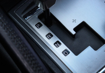 Подержанный автомобиль Mitsubishi Pajero 2011 года (12 фото)