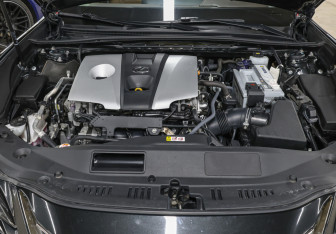 Подержанный автомобиль Lexus ES 2020 года (9 фото)