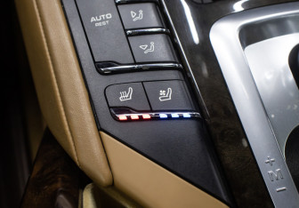 Подержанный автомобиль Porsche Cayenne 2014 года (20 фото)