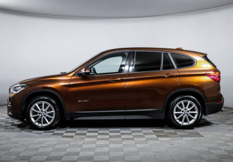 Подержанный автомобиль BMW X1 2015 года (8 фото)