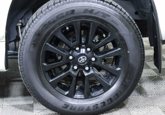 Подержанный автомобиль Toyota Land Cruiser Prado 2021 года (8 фото)