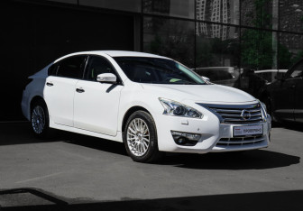 Подержанный автомобиль Nissan Teana 2014 года (3 фото)