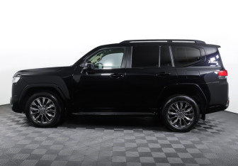Подержанный автомобиль Toyota Land Cruiser Suv 2021 года (8 фото)