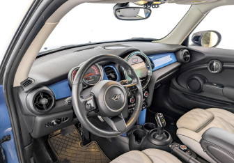 Подержанный автомобиль MINI Hatch 2021 года (16 фото)