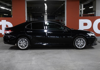 Подержанный автомобиль Toyota Camry Sedan 2020 года (4 фото)