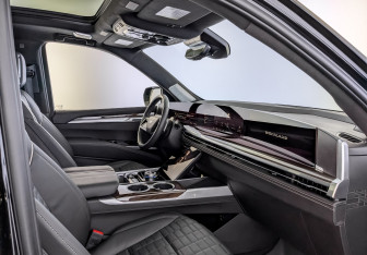 Подержанный автомобиль Cadillac Escalade Suv 2025 года (11 фото)