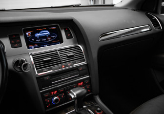 Подержанный автомобиль Audi Q7 2013 года (20 фото)