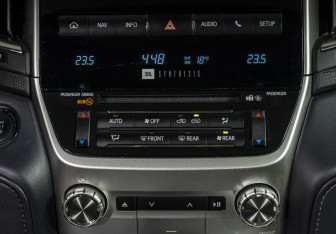 Подержанный автомобиль Toyota Land Cruiser Suv 2018 года (17 фото)