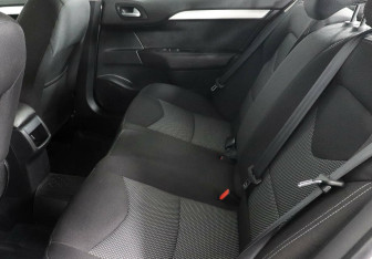 Подержанный автомобиль Citroen C4 Sedan 2017 года (9 фото)