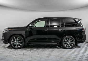 Подержанный автомобиль Lexus LX 2018 года (8 фото)