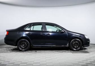 Подержанный автомобиль Volkswagen Jetta Sedan 2007 года (4 фото)