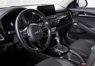 Подержанный автомобиль Kia Seltos 2022 года (14 фото)