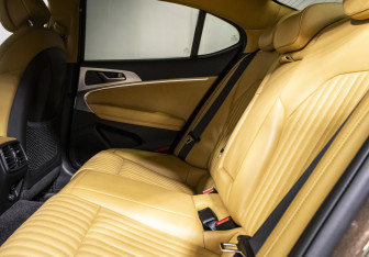 Подержанный автомобиль Genesis G70 2021 года (10 фото)