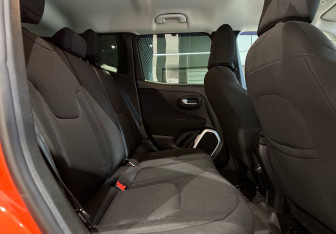 Подержанный автомобиль Jeep Renegade 2018 года (11 фото)