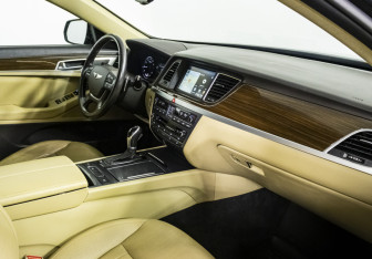 Подержанный автомобиль Hyundai Genesis 2014 года (9 фото)