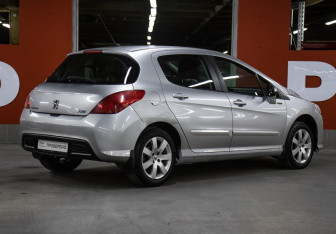 Подержанный автомобиль Peugeot 308 Hatchback 2010 года (5 фото)