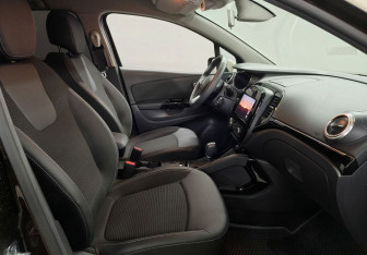 Подержанный автомобиль Renault Kaptur 2020 года (10 фото)