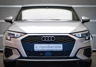 Подержанный автомобиль Audi A3 Hatchback 2021 года (2 фото)