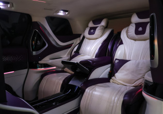 Подержанный автомобиль Voyah Dream 2023 года (38 фото)