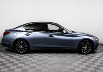 Подержанный автомобиль Infiniti Q50 2016 года (4 фото)