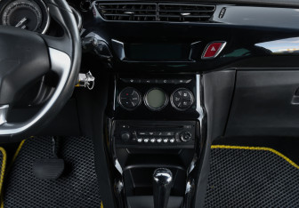 Подержанный автомобиль Citroen DS3 Hatchback 2012 года (15 фото)
