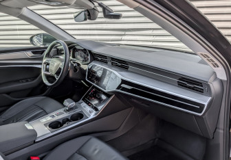 Подержанный автомобиль Audi A6 Sedan 2021 года (10 фото)