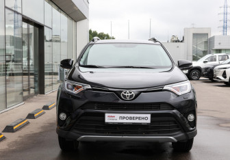 Подержанный автомобиль Toyota RAV4 2018 года (2 фото)