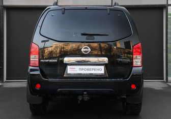 Подержанный автомобиль Nissan Pathfinder 2012 года (6 фото)