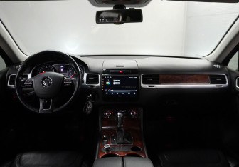 Подержанный автомобиль Volkswagen Touareg 2012 года (9 фото)