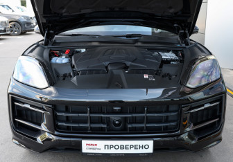 Подержанный автомобиль Porsche Cayenne 2025 года (9 фото)