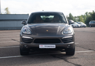 Подержанный автомобиль Porsche Cayenne 2013 года (2 фото)