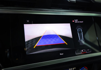 Подержанный автомобиль Audi Q3 2021 года (21 фото)