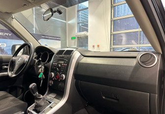 Подержанный автомобиль Suzuki Grand Vitara 2009 года (11 фото)