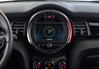 Подержанный автомобиль MINI Hatch 2020 года (17 фото)