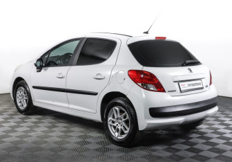Подержанный автомобиль Peugeot 207 Hatchback 2010 года (7 фото)