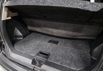 Подержанный автомобиль Nissan Note 2008 года (14 фото)