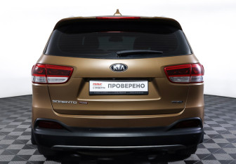 Подержанный автомобиль Kia Sorento 2017 года (6 фото)