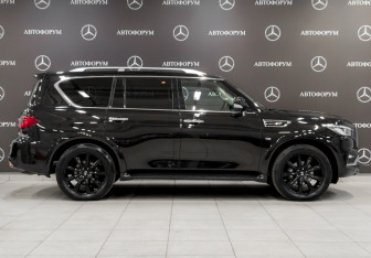 Подержанный автомобиль Infiniti QX80 2019 года (4 фото)