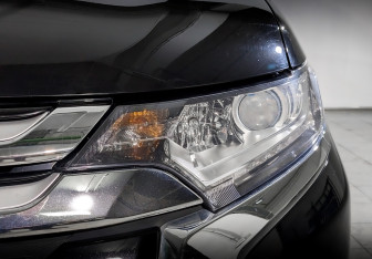 Подержанный автомобиль Mitsubishi Outlander 2018 года (17 фото)