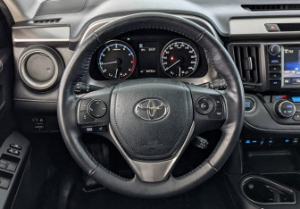 Подержанный автомобиль Toyota RAV4 2019 года (21 фото)