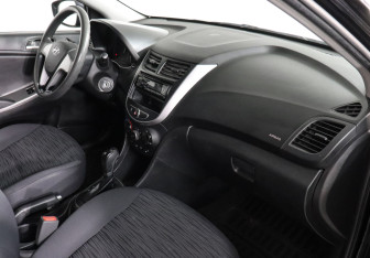 Подержанный автомобиль Hyundai Solaris Sedan 2015 года (6 фото)