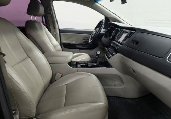 Подержанный автомобиль Kia Carnival 2020 года (9 фото)