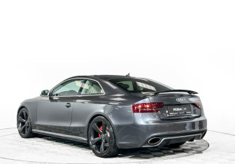 Подержанный автомобиль Audi RS 5 Coupe 2010 года (7 фото)