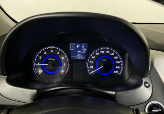 Подержанный автомобиль Hyundai Solaris Hatchback 2015 года (11 фото)