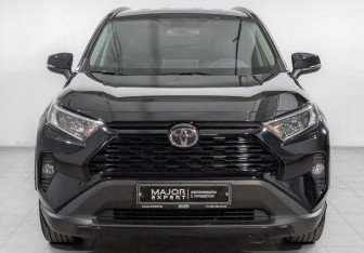 Подержанный автомобиль Toyota RAV4 2021 года (2 фото)
