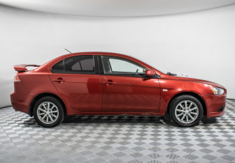 Подержанный автомобиль Mitsubishi Lancer Sedan 2012 года (4 фото)