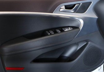 Подержанный автомобиль Genesis G70 2018 года (24 фото)