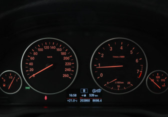 Подержанный автомобиль BMW X3 2016 года (13 фото)