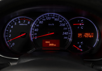 Подержанный автомобиль Nissan Teana 2011 года (12 фото)