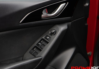 Подержанный автомобиль Mazda 3 Hatchback 2015 года (15 фото)